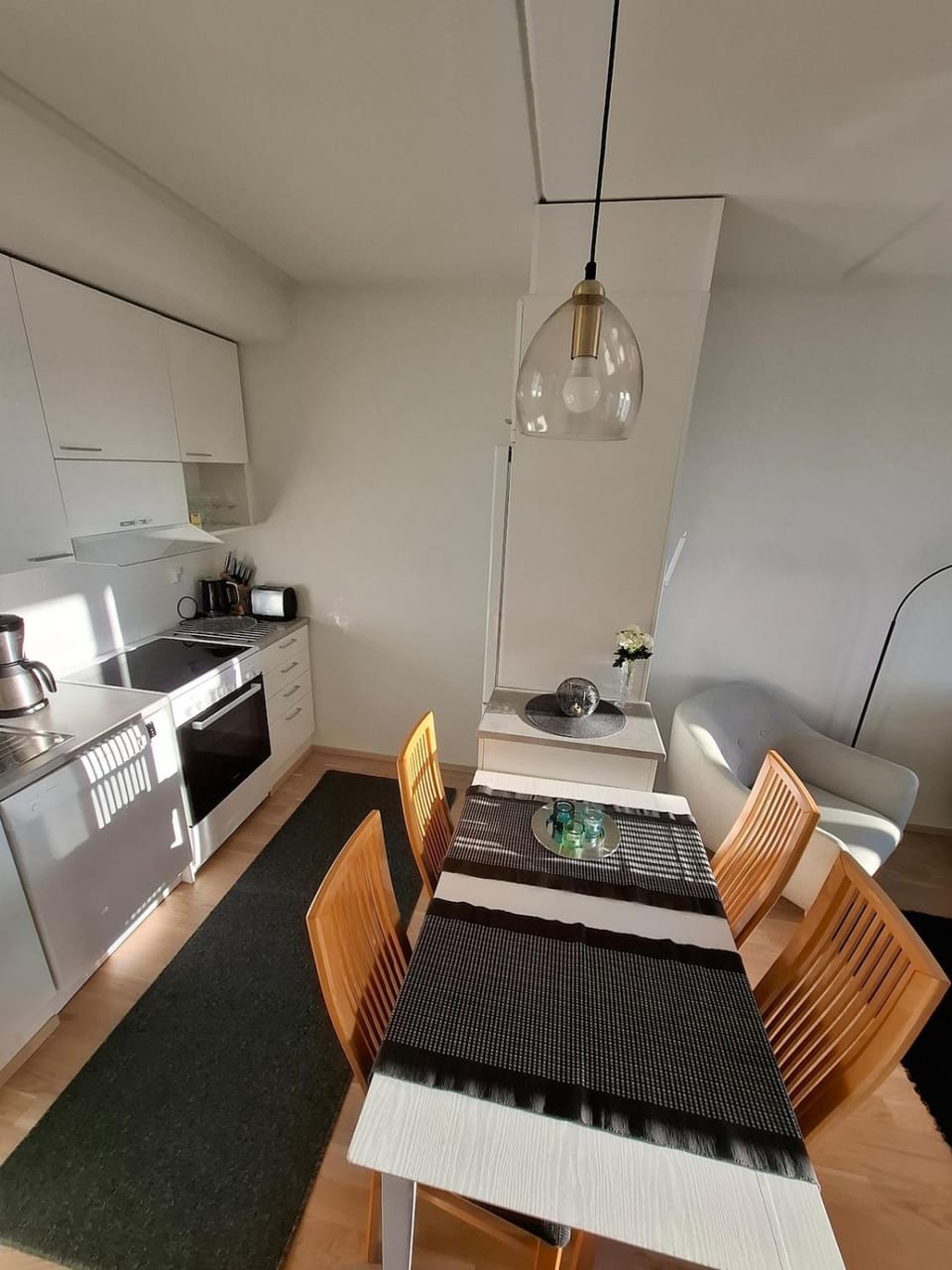 Kitchen or kitchenette, Dining area