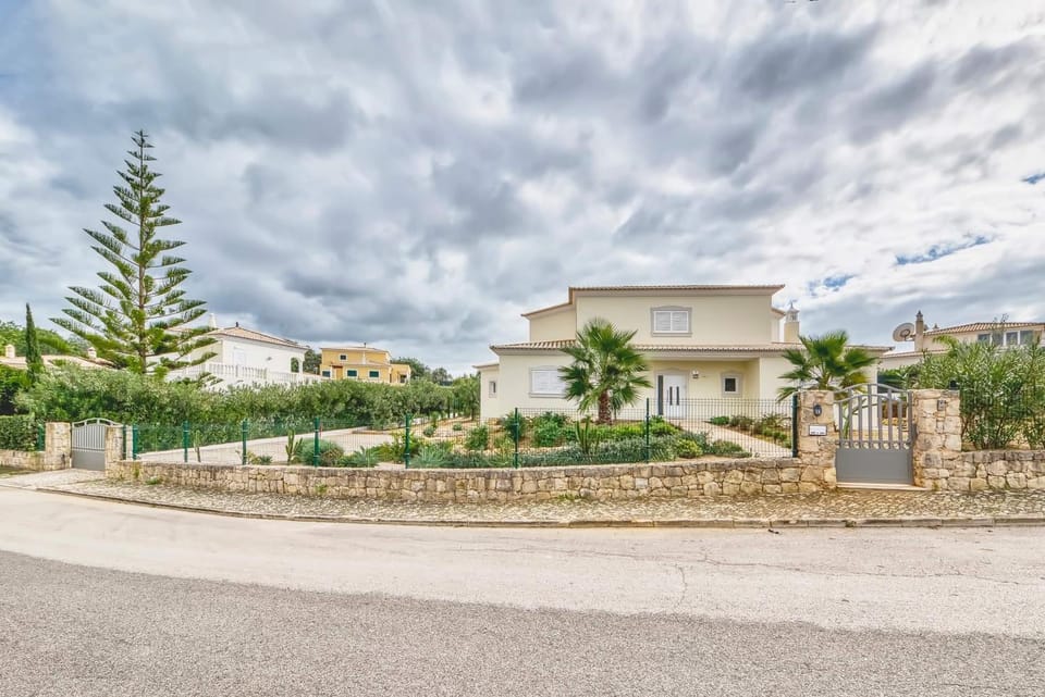 Property building, Facade/entrance, Off site