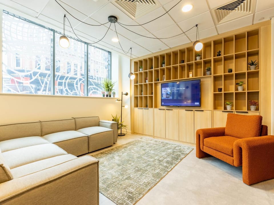 Communal lounge/ TV room