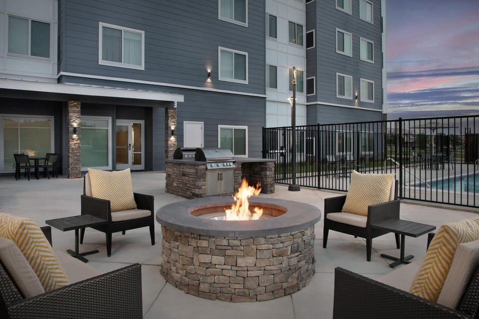Patio, BBQ facilities, Seating area, Sunset, fireplace