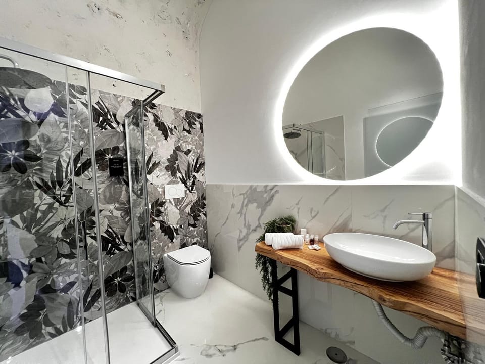 Shower, Bathroom, towels