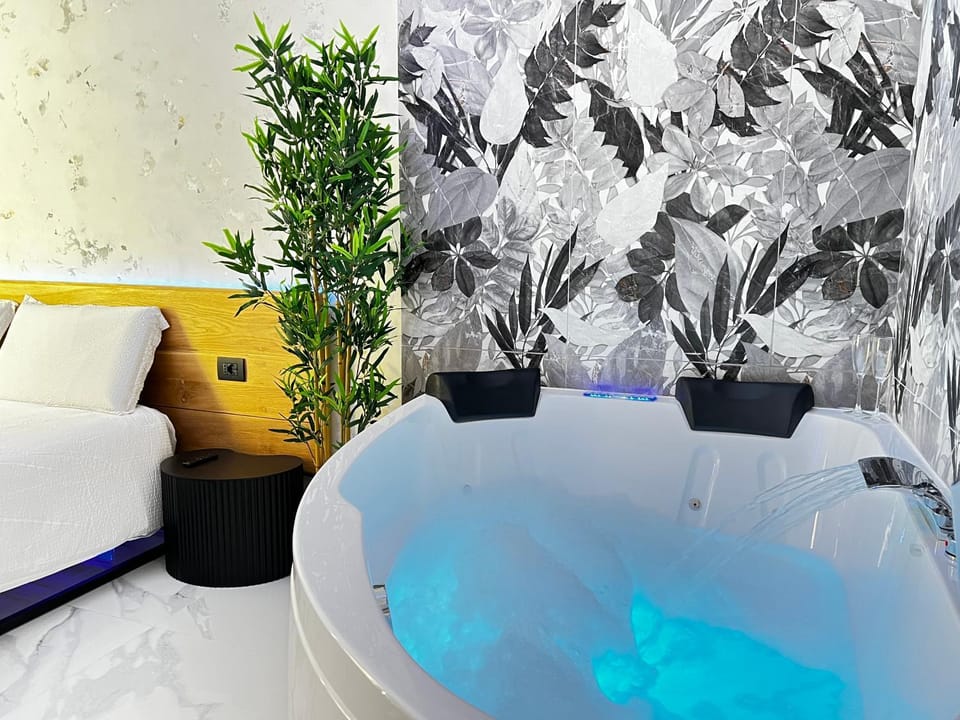 Hot Tub, Bedroom, Bath