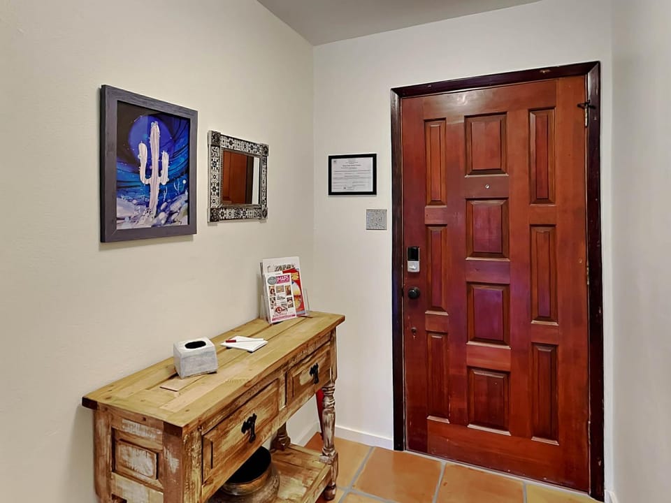 Facade/entrance, Seating area, furniture