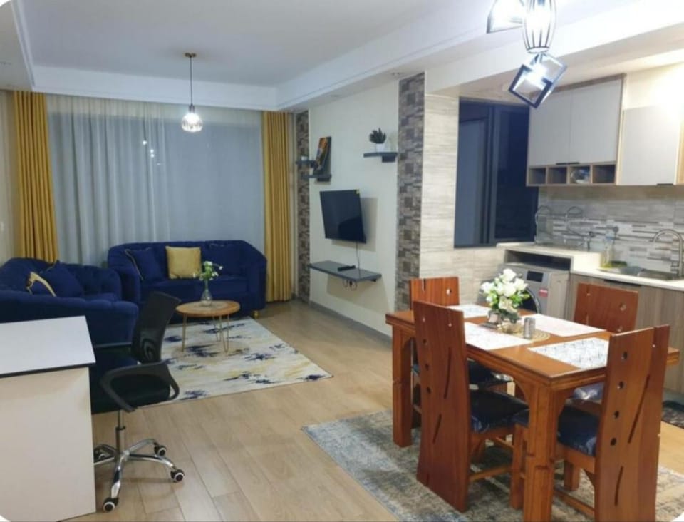 Elegant classy apartment with modern equipped gym, private parking space,and proximity to major shopping malls Apartment in Nairobi