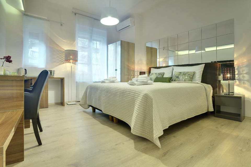 Seating area, Bedroom