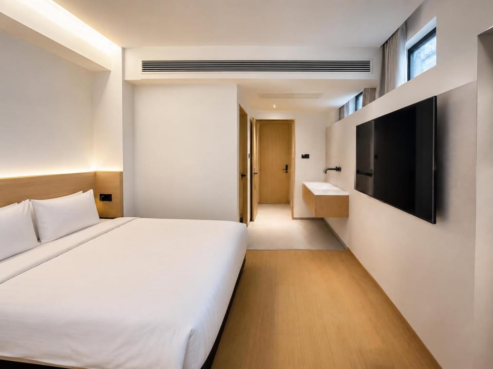 Bed, TV and multimedia, Photo of the whole room, Bedroom, air conditioner