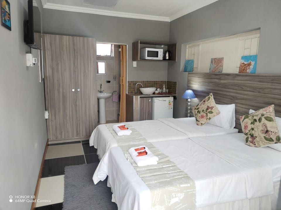 DAMOFUS Guest House Bed and Breakfast in Pretoria