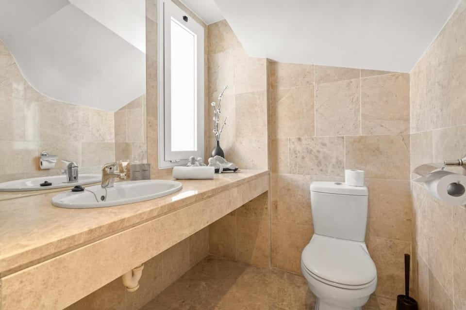 Explore Life at Los Naranjos Marbella - RDR453 House in Marbella
