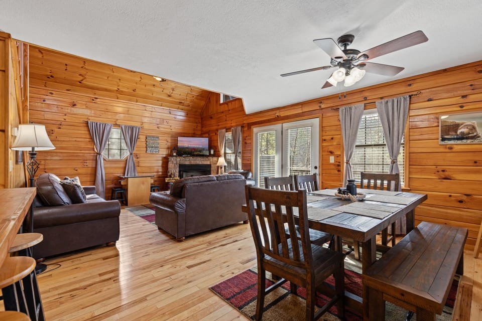 Living room, Seating area, Dining area