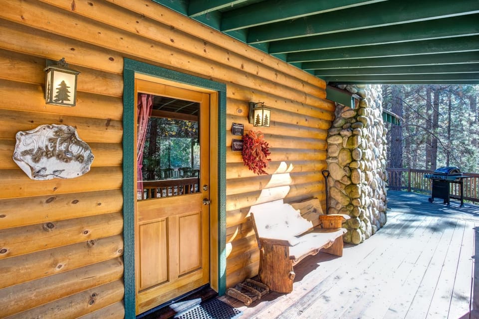 River Refuge House in Sierra Nevada