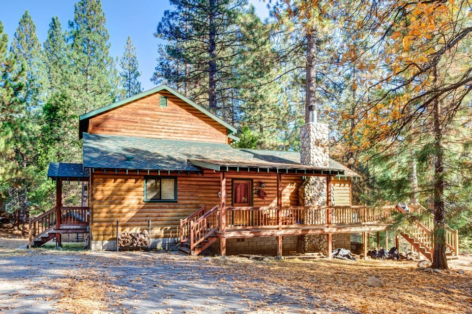 River Refuge House in Sierra Nevada