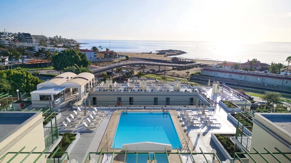 Property building, Natural landscape, Pool view, Sea view, Swimming pool, Swimming pool, sunbed