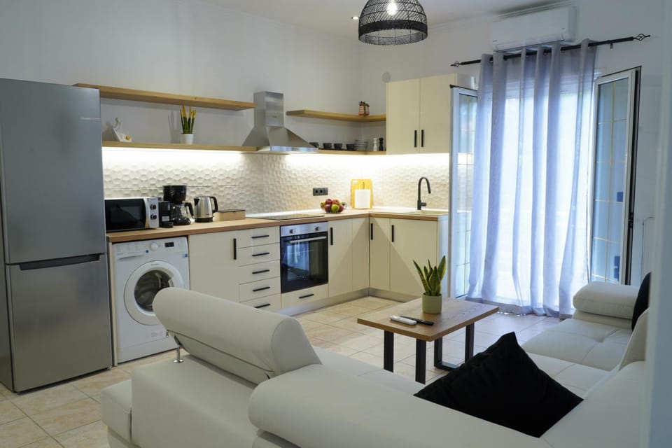 Kitchen or kitchenette, Seating area