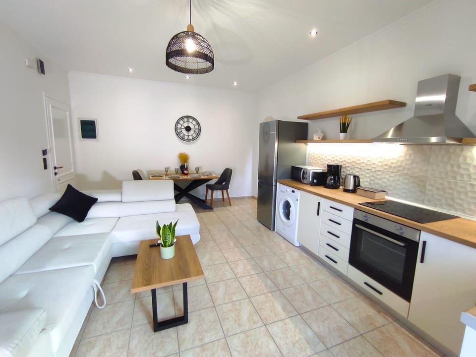 Kitchen or kitchenette, Living room, Dining area