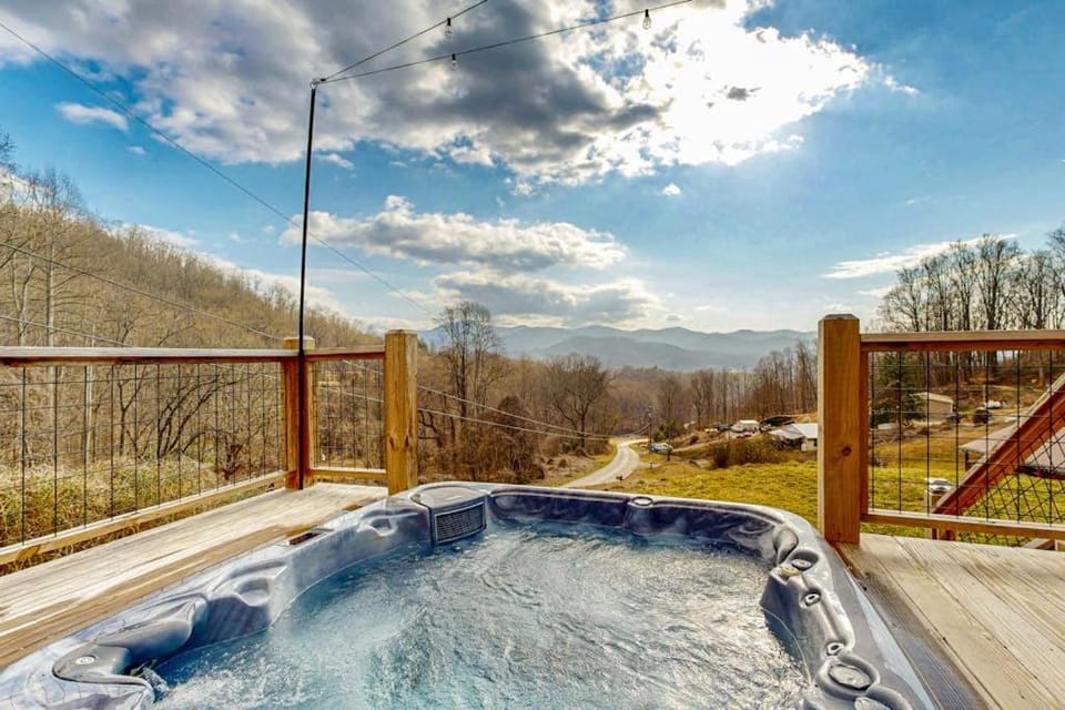 Moss Creek Cabin Cabin in Swain County