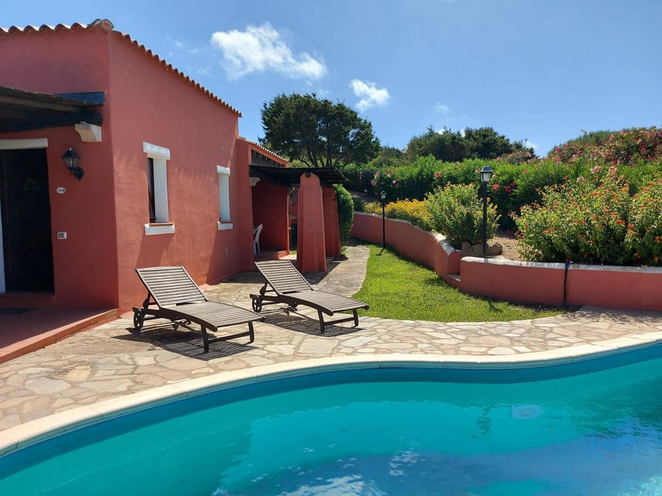 Property building, Swimming pool, sunbed