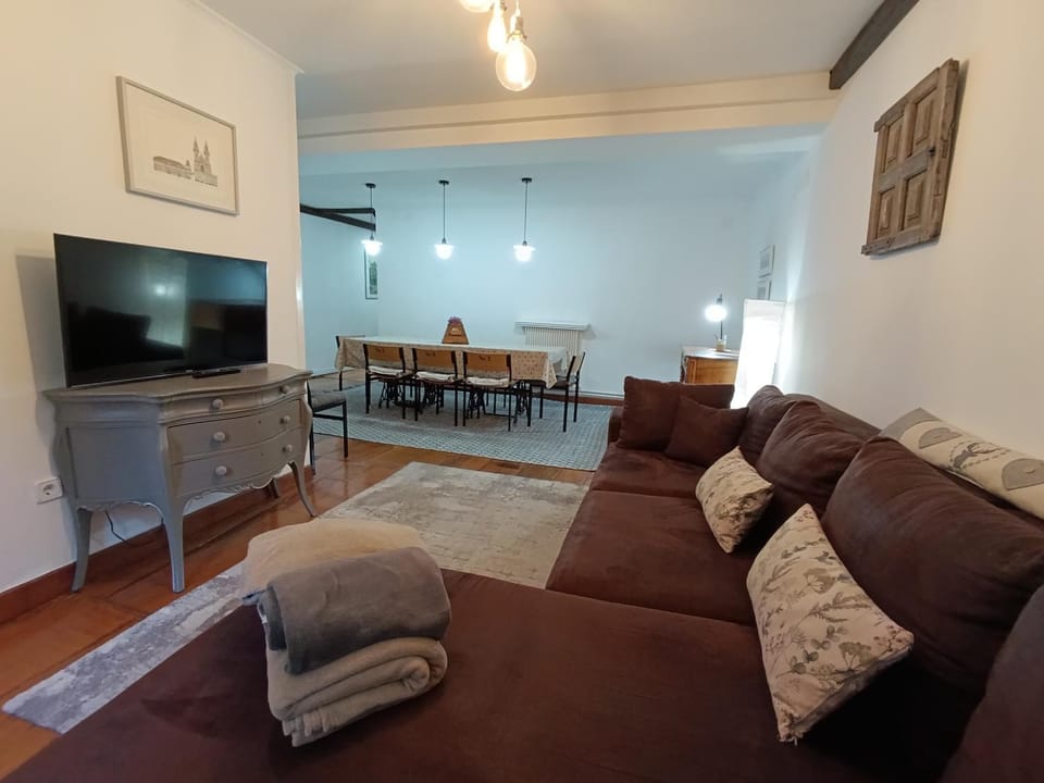 Communal lounge/ TV room, Living room, Seating area