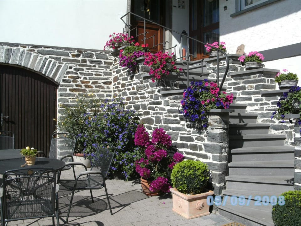 Patio, Facade/entrance