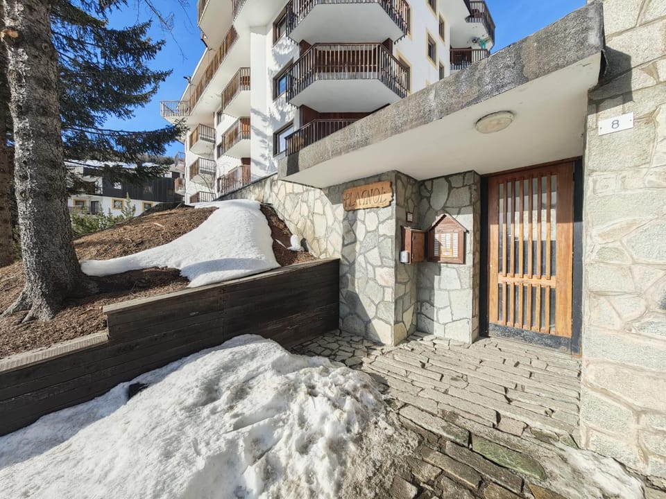 Hostdomus - Silvialpina Apartment in Sestriere