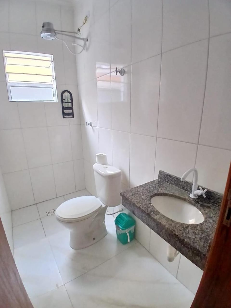 Shower, Toilet