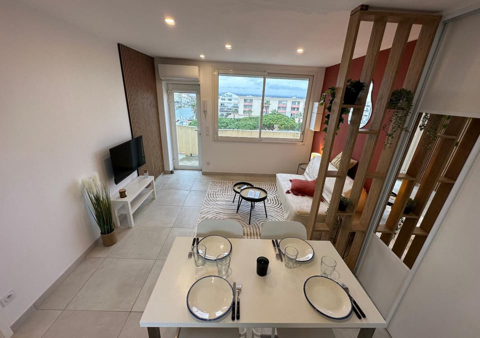 TV and multimedia, Photo of the whole room, Dining area