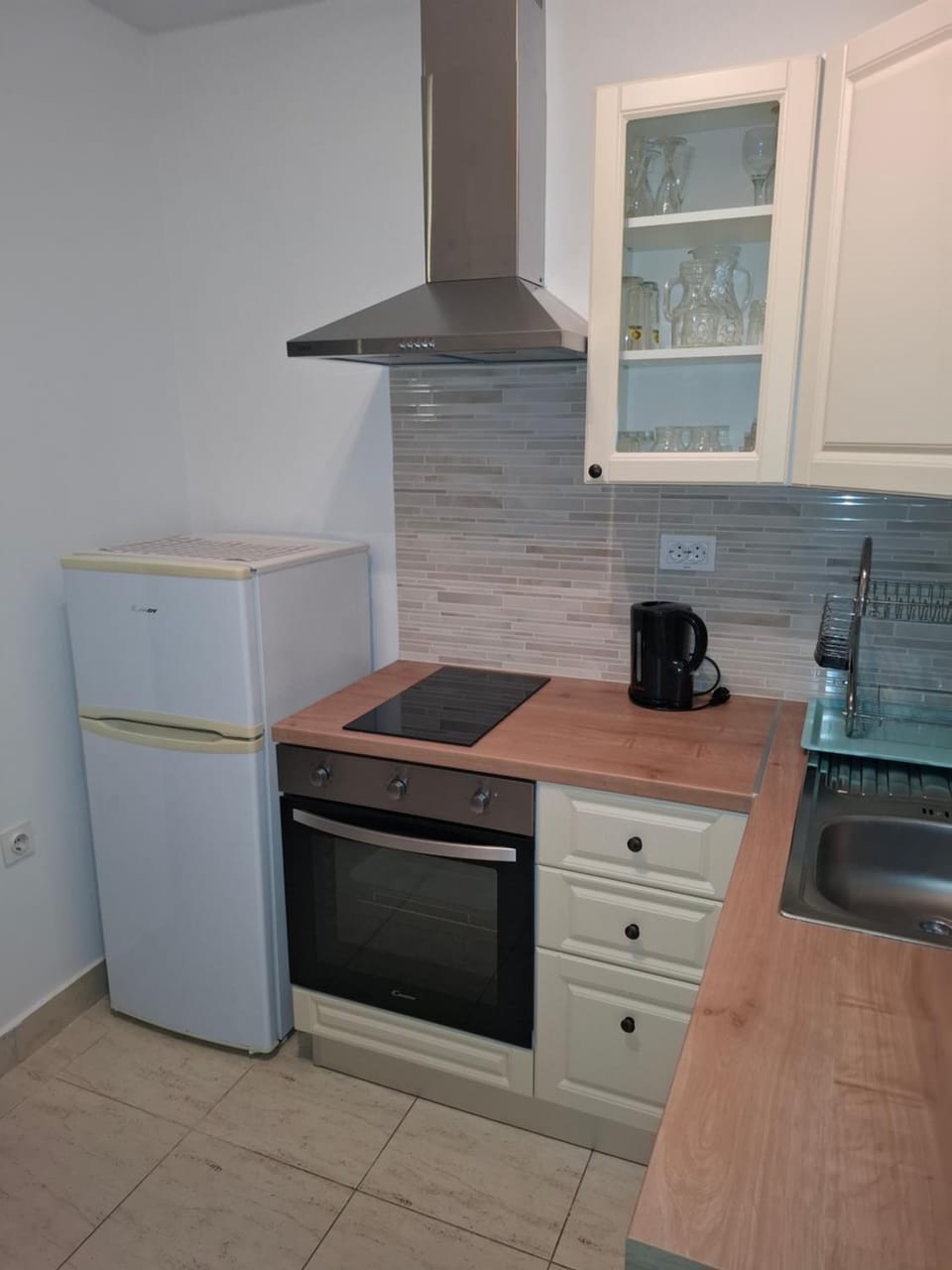 Kitchen or kitchenette, oven, stove