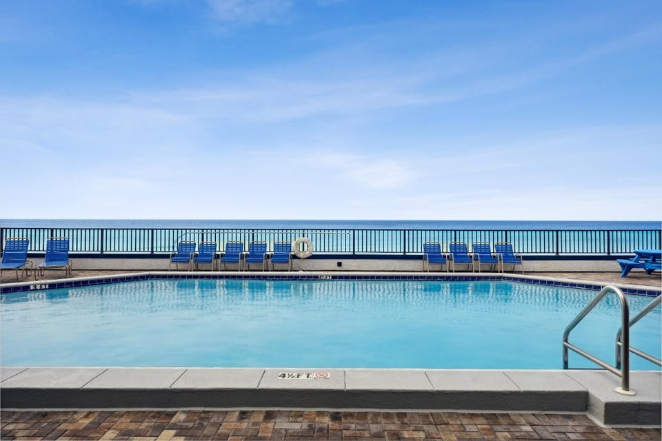 Day, People, People, People, Natural landscape, View (from property/room), Beach, Guests, Guests, Guests, Pool view, Sea view, Area and facilities, Swimming pool, children, children, children, young children, young children, young children, older children, older children, older children, group of guests, group of guests, group of guests, Family, Family, Family, sunbed