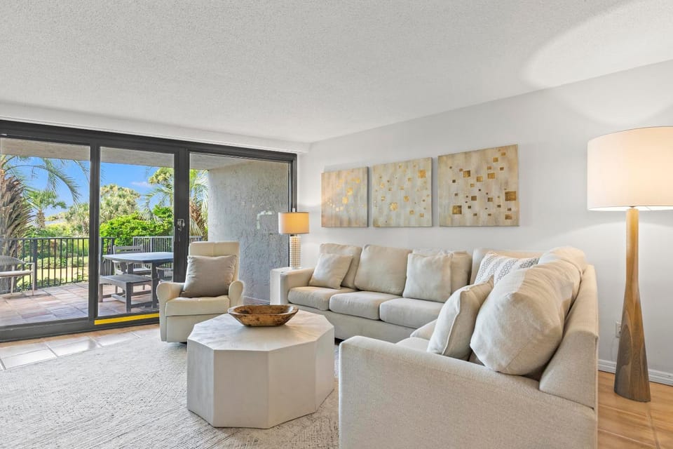 View (from property/room), Balcony/Terrace, Living room, Seating area, Sea view