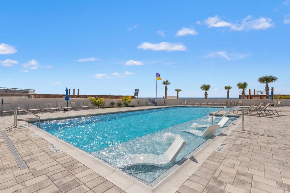 Day, Natural landscape, Balcony/Terrace, Pool view, Swimming pool, sunbed