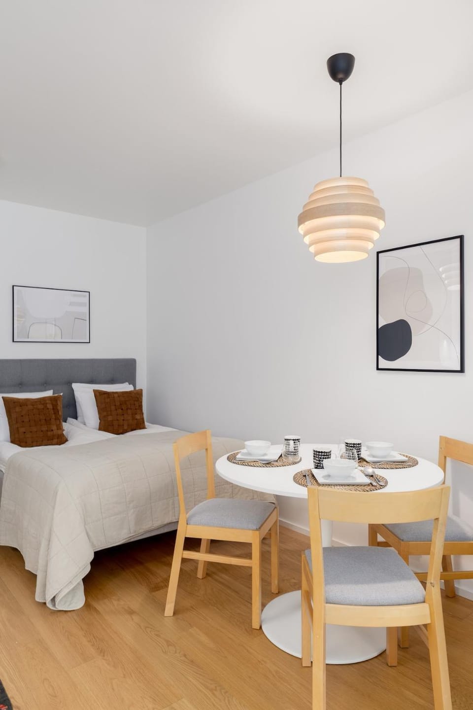 Bed, Dining area