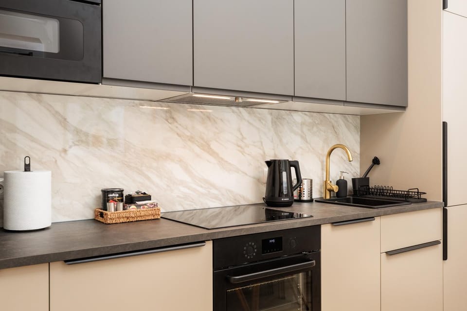 Coffee/tea facilities, Kitchen or kitchenette, dishwasher, microwave, oven, stove, toaster