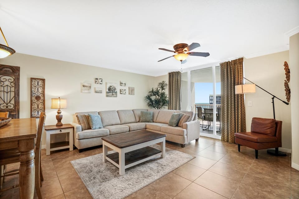 View (from property/room), Balcony/Terrace, Living room, Decorative detail, Seating area, Dining area, Pool view, Sea view, fireplace, locker, air conditioner