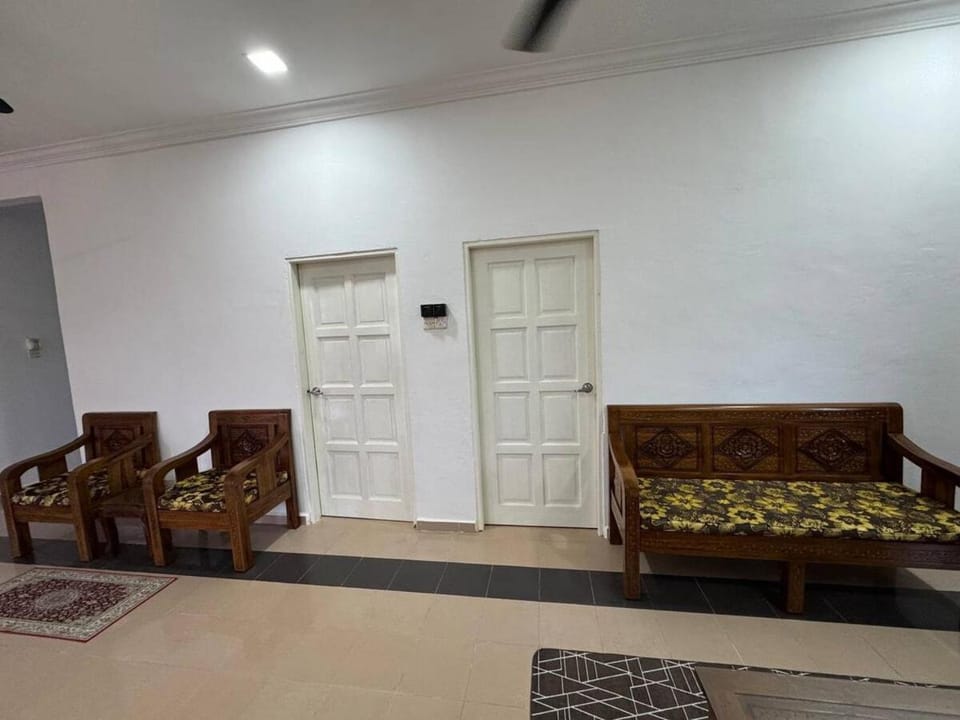 Green Dream Homestay 4 Kubang Kerian USM-HPUSM Wi-Fi & Neflix 4 Bilik Aircond Ruang Tamu Aircond House in Malaysia