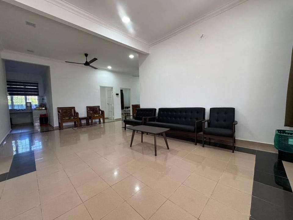 Green Dream Homestay 4 Kubang Kerian USM-HPUSM Wi-Fi & Neflix 4 Bilik Aircond Ruang Tamu Aircond House in Malaysia