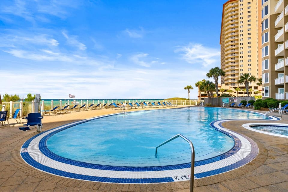 Property building, Day, Hot Tub, Balcony/Terrace, Beach, Pool view, Swimming pool, sunbed