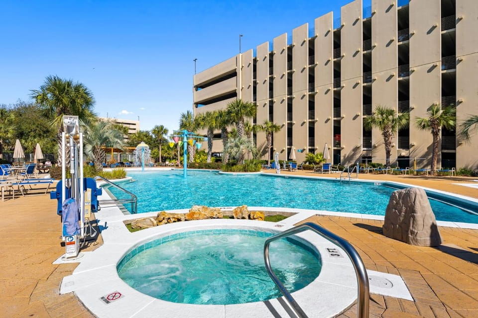 Property building, Day, Natural landscape, Hot Tub, Balcony/Terrace, Pool view, Swimming pool, sunbed