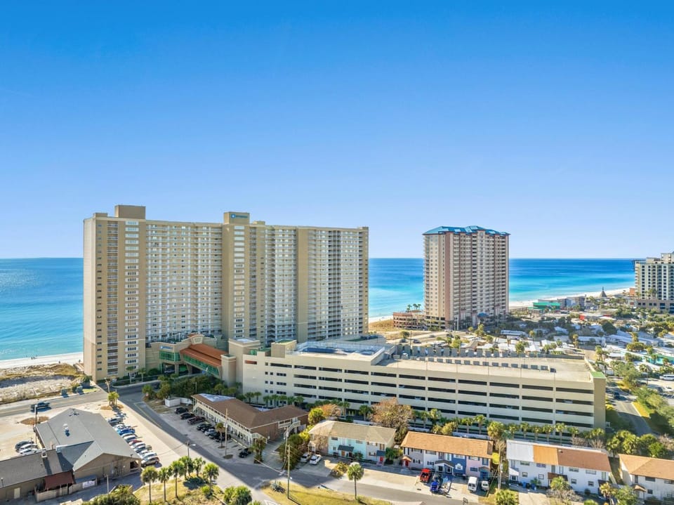 Property building, Day, Neighbourhood, Natural landscape, Bird's eye view, Beach, City view, Sea view, Street view, Location