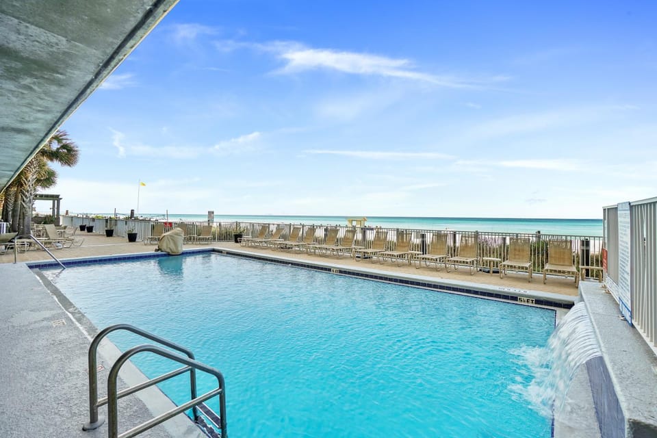 People, People, People, Natural landscape, View (from property/room), Balcony/Terrace, Beach, Guests, Guests, Guests, Pool view, Sea view, Area and facilities, Swimming pool, children, children, children, young children, young children, young children, older children, older children, older children, group of guests, group of guests, group of guests, Family, Family, Family, sunbed