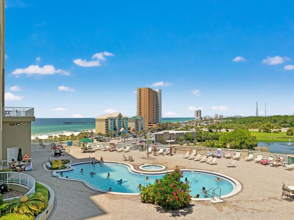 Property building, Day, Natural landscape, Hot Tub, Beach, City view, Pool view, Sea view, Swimming pool, Location, sunbed
