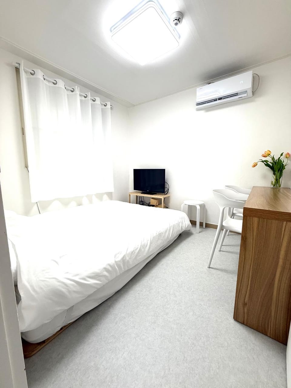Property building, Bed, Bedroom