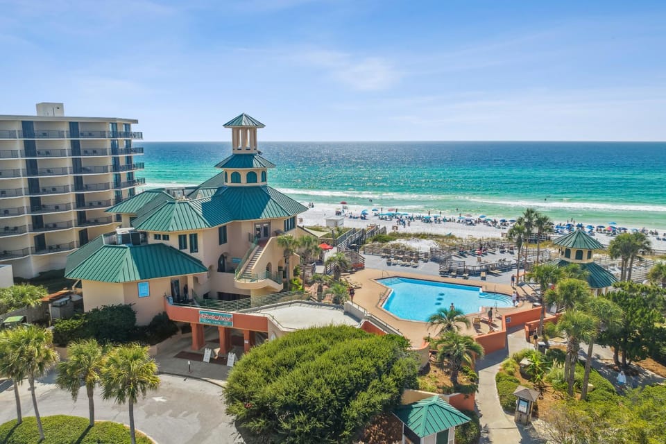 Property building, Nearby landmark, Day, Natural landscape, Bird's eye view, Beach, Pool view, Sea view, Swimming pool, sunbed