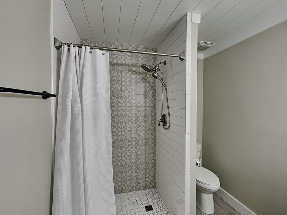 Easy on Eastern Lake House in South Walton County