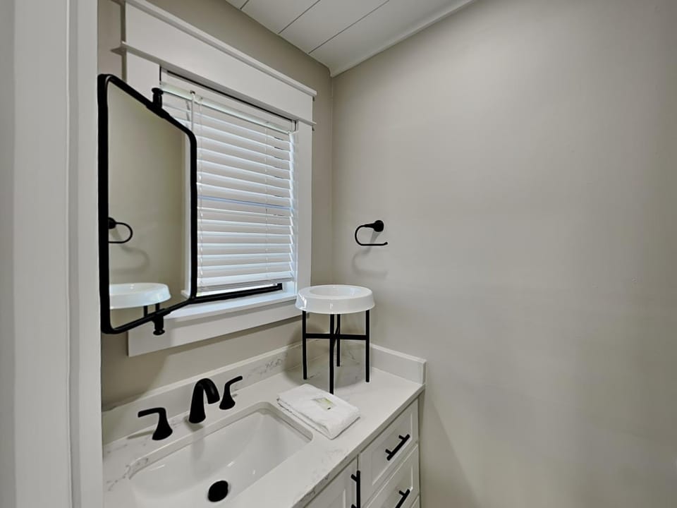 Bathroom, towels