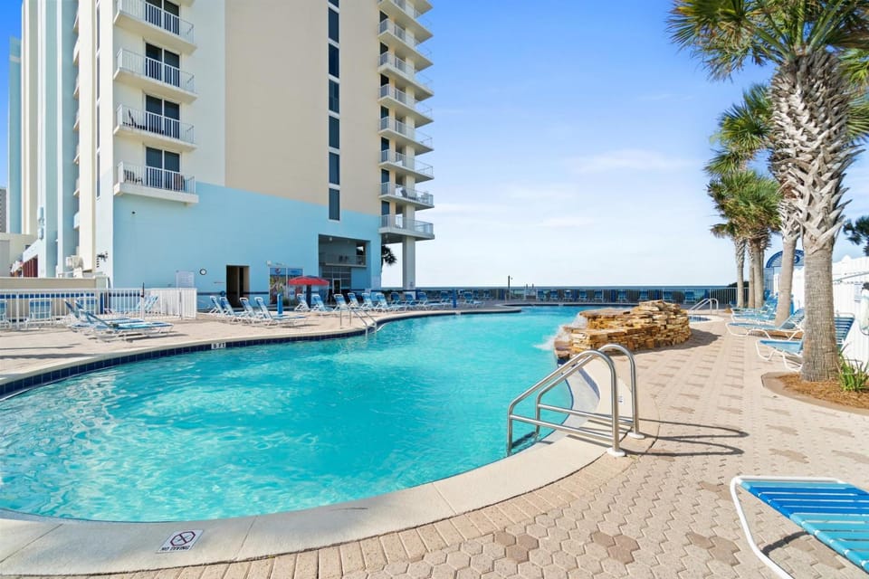Property building, Natural landscape, View (from property/room), Balcony/Terrace, Beach, Sea view, Swimming pool, sunbed