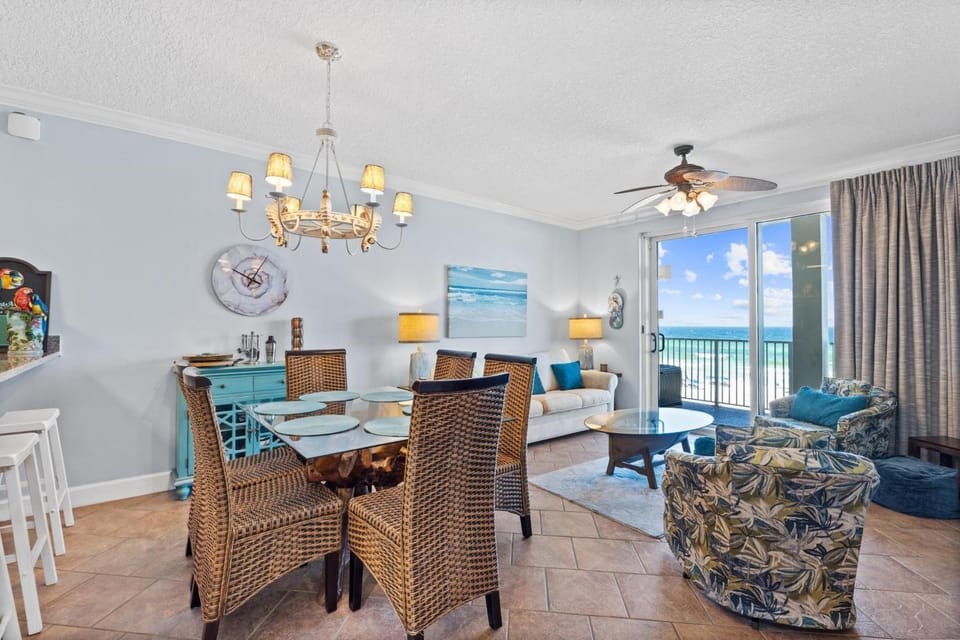 View (from property/room), Balcony/Terrace, Living room, Seating area, Dining area, Sea view