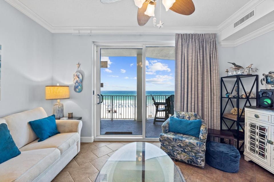 View (from property/room), Balcony/Terrace, Living room, Seating area, Sea view