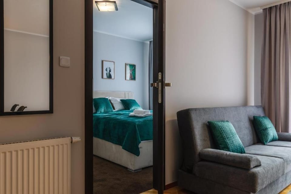 Bed, Living room, Photo of the whole room, Seating area, Bedroom