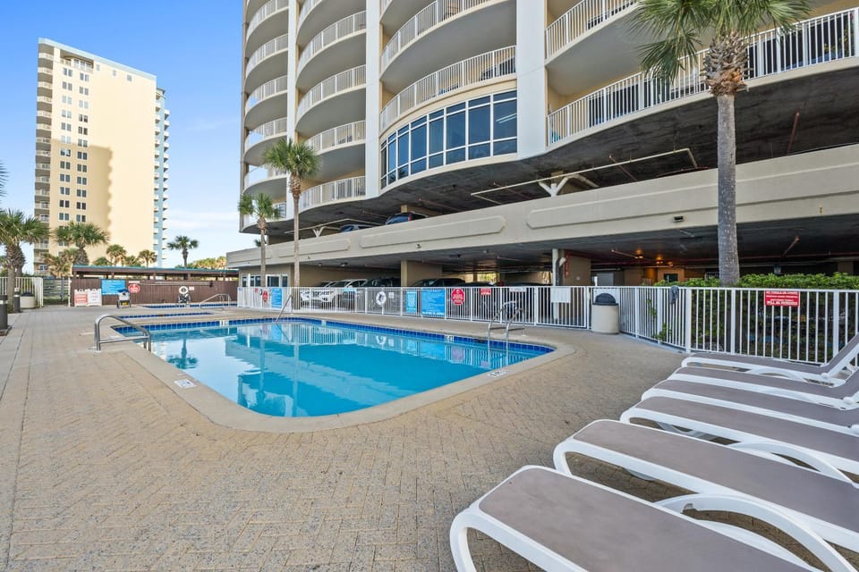 Natural landscape, Hot Tub, Balcony/Terrace, Pool view, Area and facilities, Swimming pool, Parking, sunbed