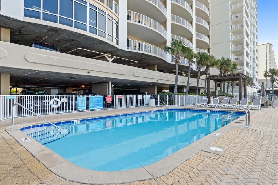 Natural landscape, Balcony/Terrace, Pool view, Area and facilities, Swimming pool, Parking, sunbed
