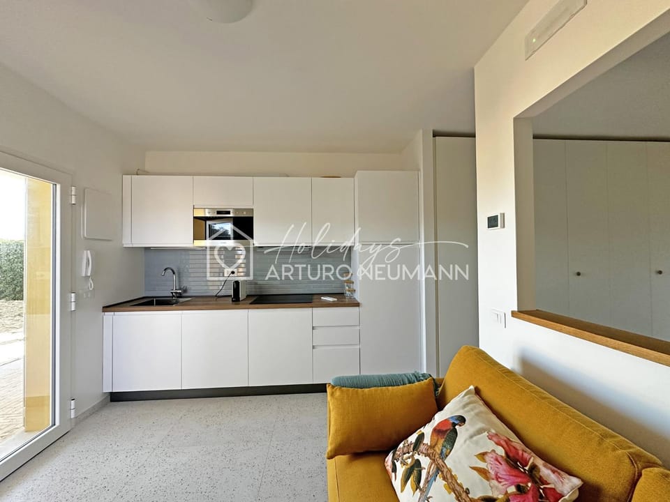 Kitchen or kitchenette, Dining area, oven, stove